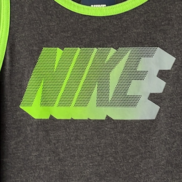 Boys Nike Muscle Tank Size Medium - Picture 2 of 5
